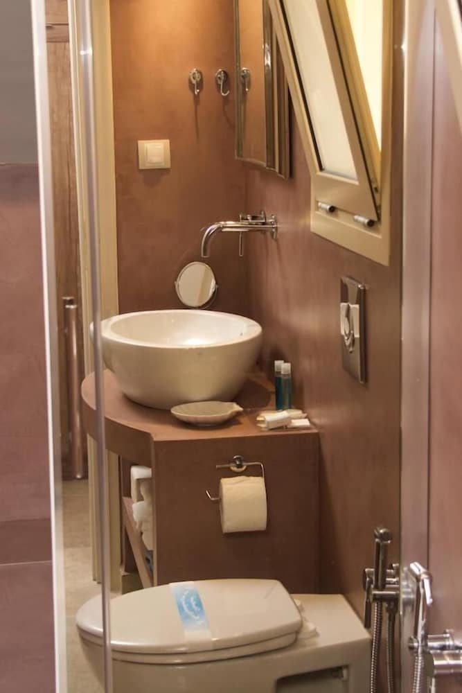 Almyra Hotel 43/44