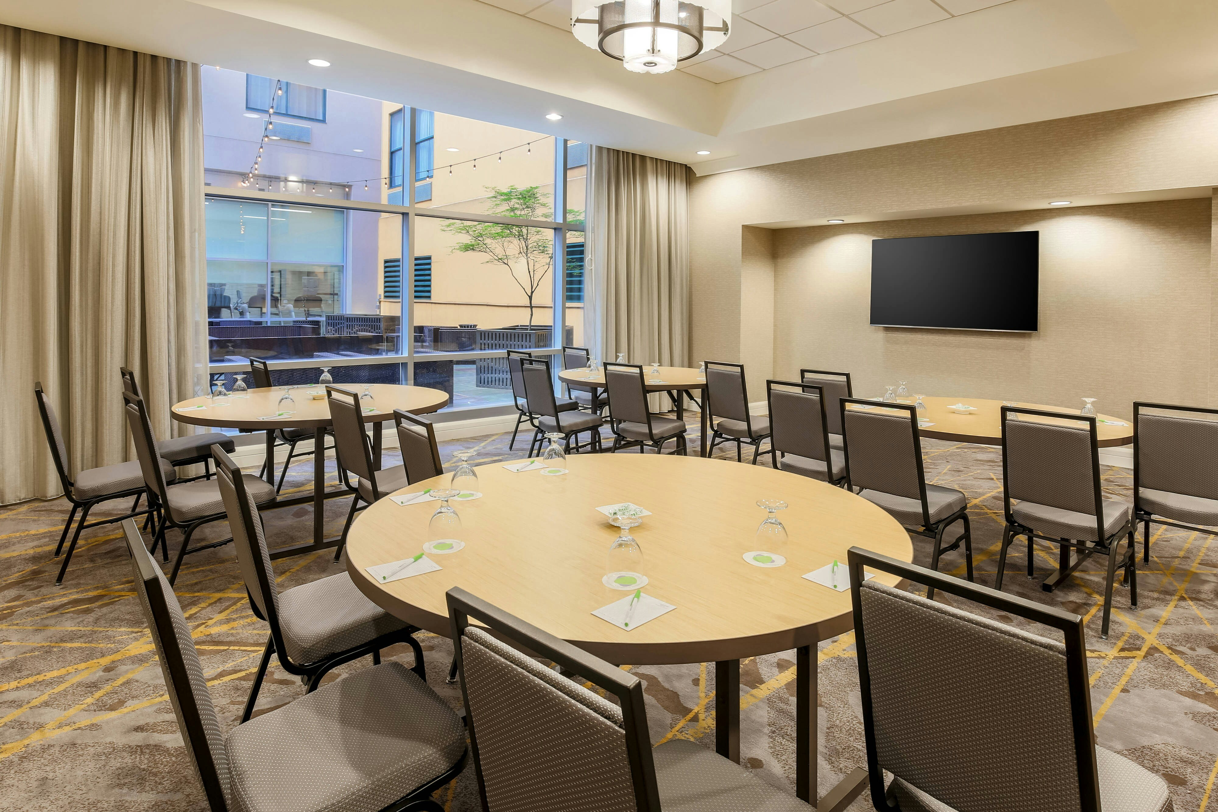 Courtyard by Marriott Pittsburgh Downtown 11/14