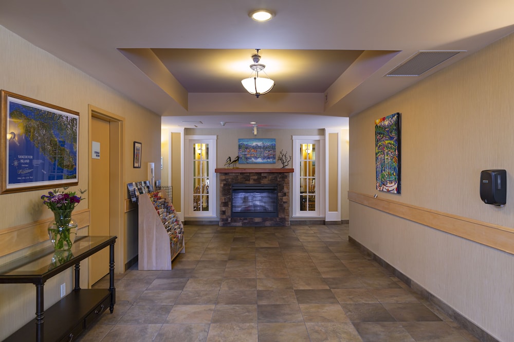 Bayview Hotel (ex Holiday Inn Express & Suites Comox Valley) 6/53