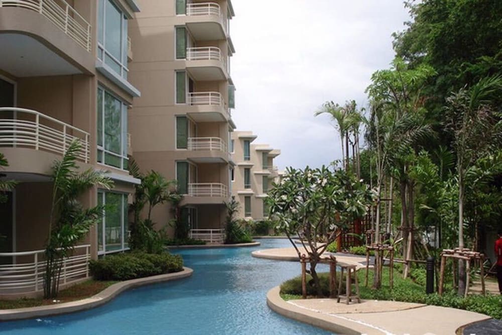 Baan San Ploen Condominium By Renvio 52/54
