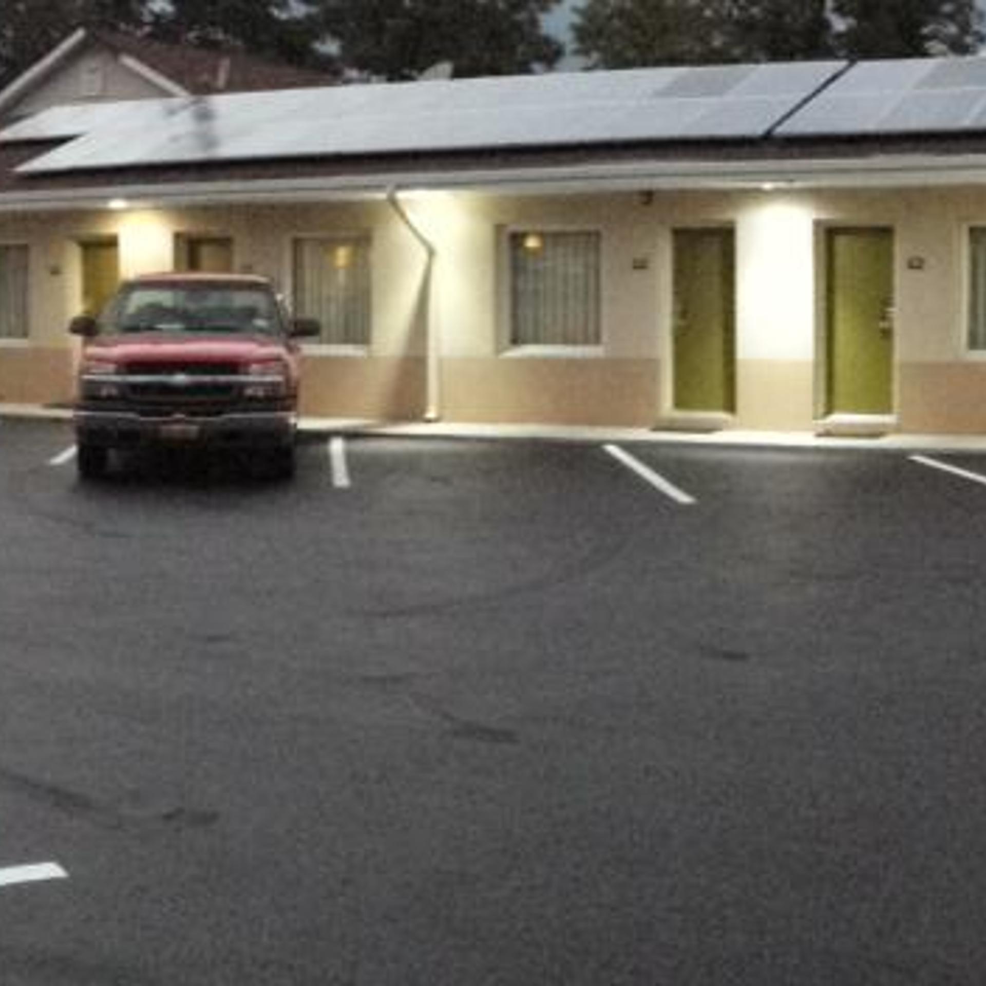 Lodge Inn 2/61
