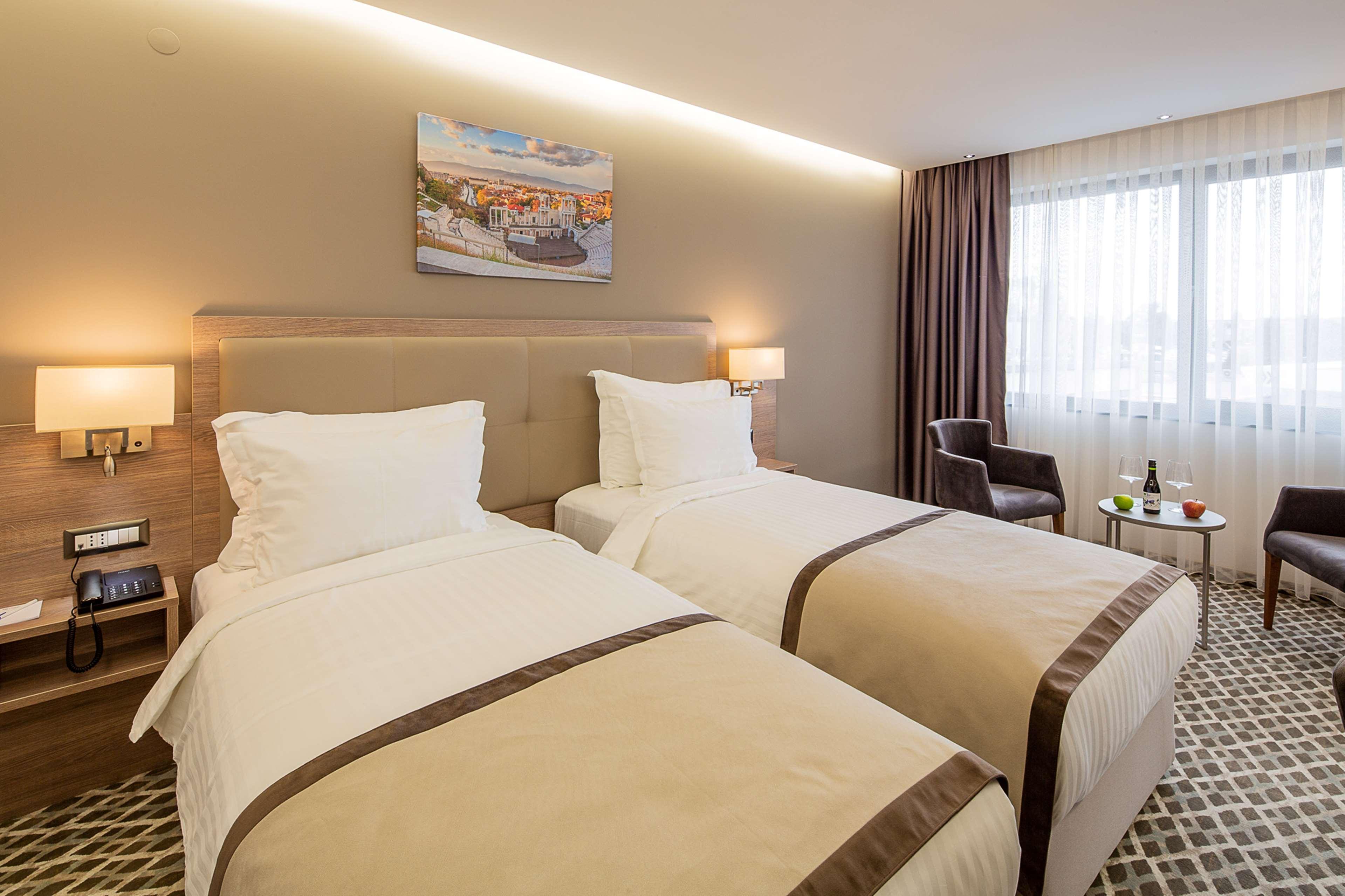 Space, Superior, Twin Beds