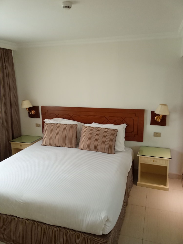 Cairo Pyramids Hotel 10/50