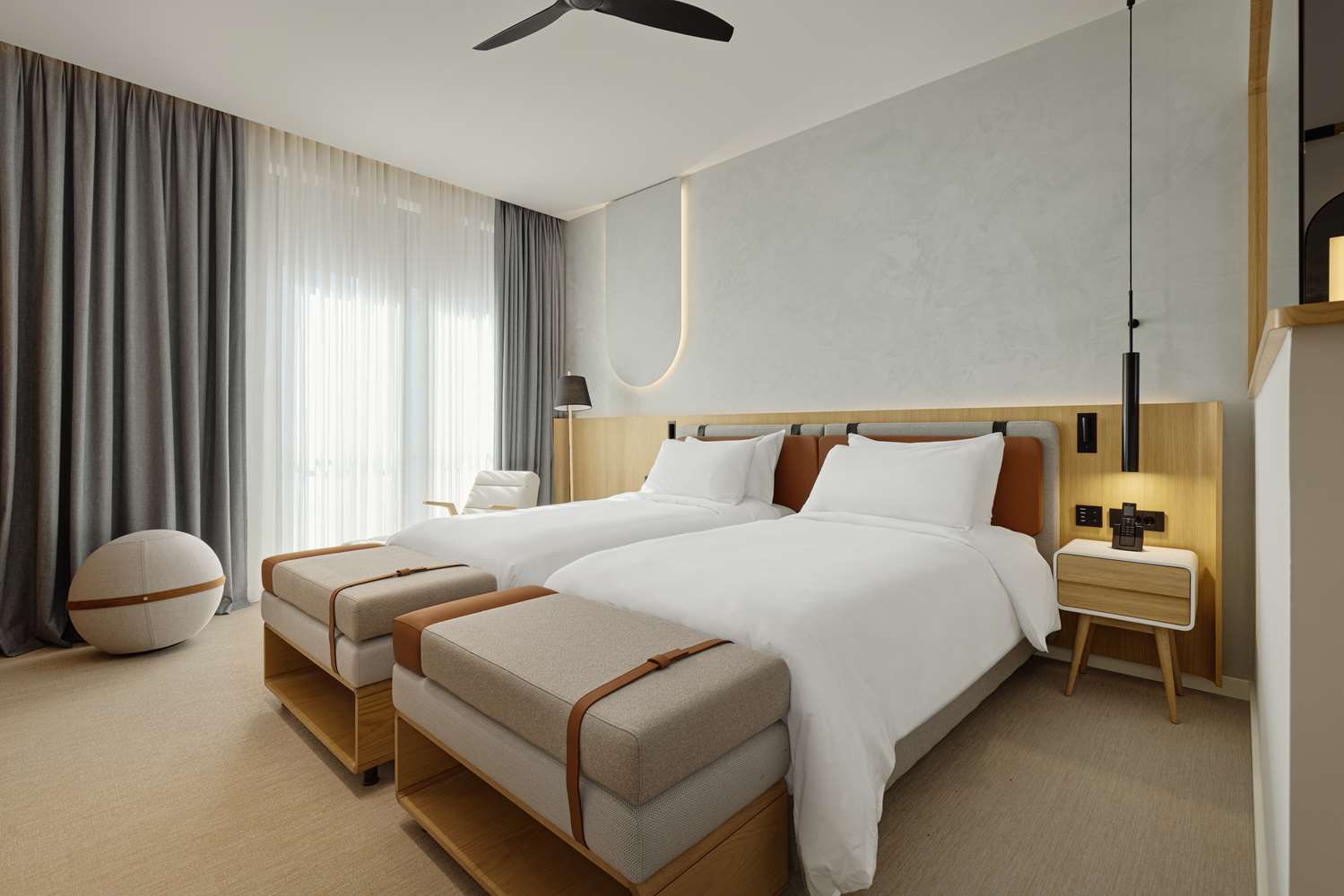 Siro, Twin Beds