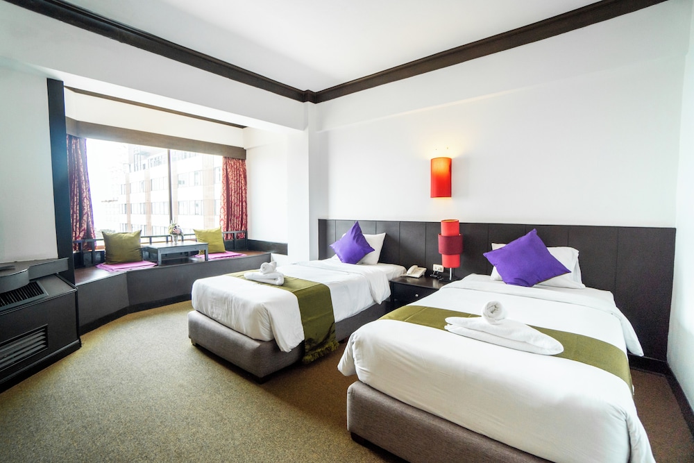 Mountain Beach Hotel 30/73