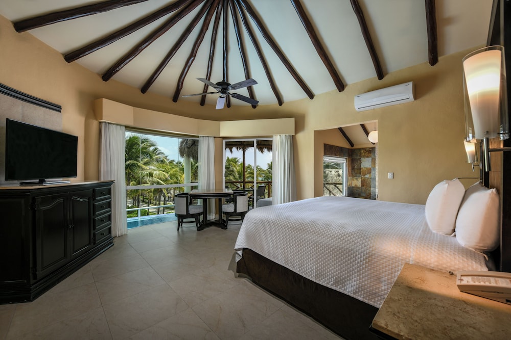 Royal, Retreat, Deluxe, Suite, King Bed, Private Pool