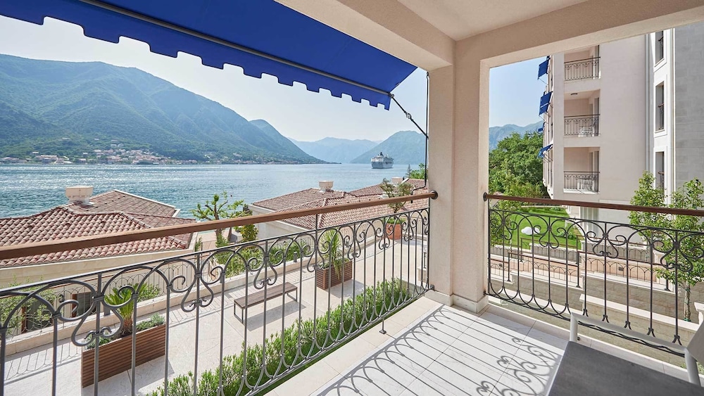 Huma Kotor Bay Hotel & Villas in KOTOR