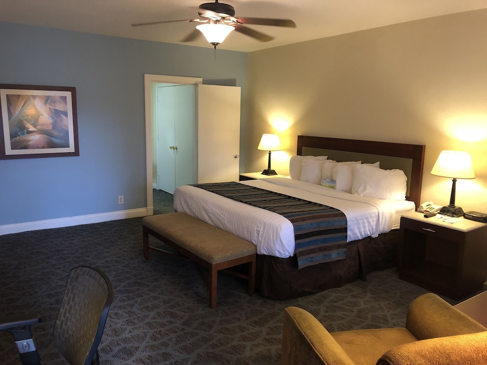 Days Inn by Wyndham Natchez 8/32
