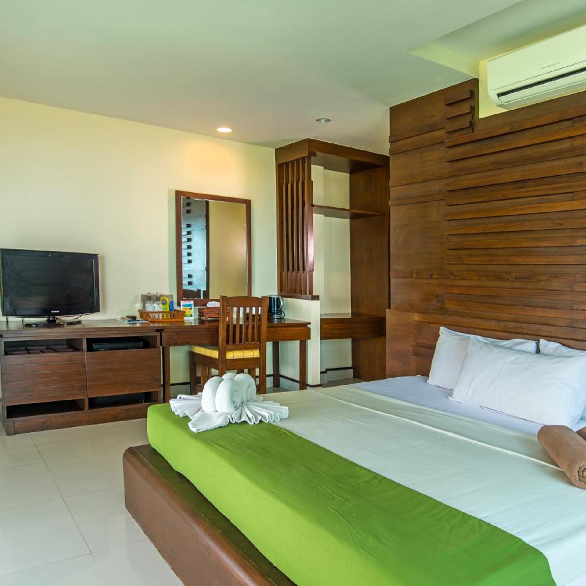 Deluxe, Double or Twin Bed, Pool Access