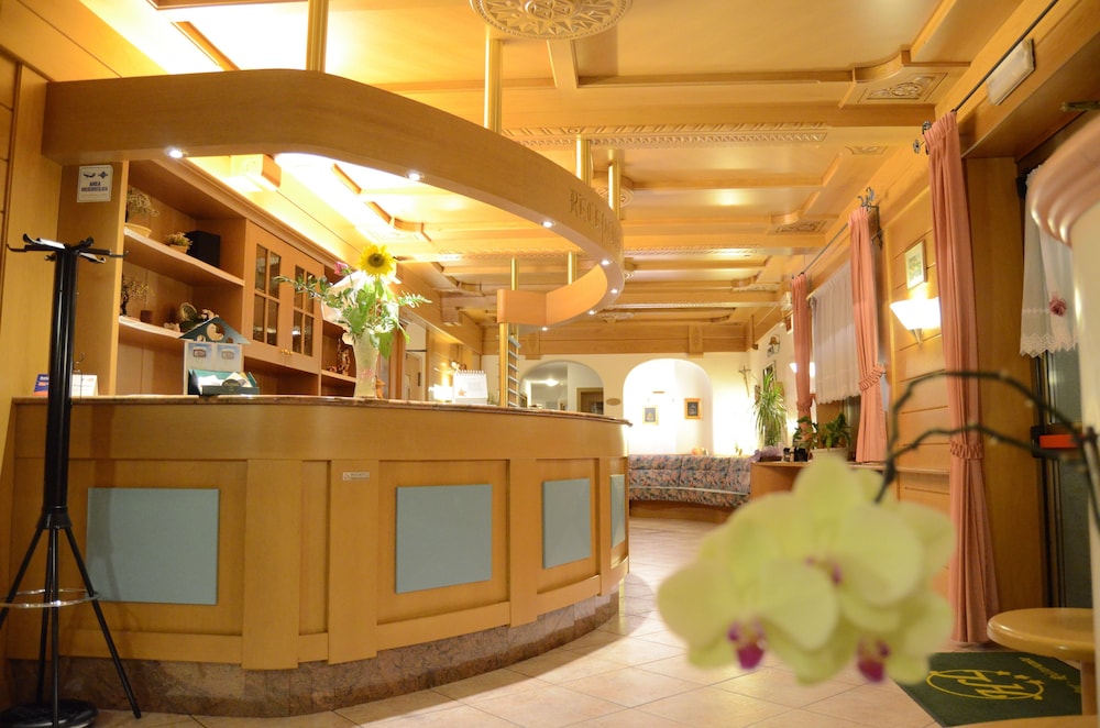 HOTEL LADINA 10/56