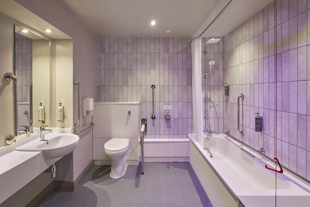 Premier Inn London Gatwick Airport Manor Royal 47/48