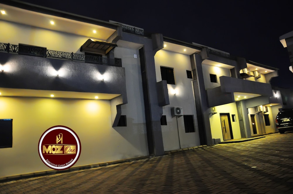 Moz One Executive Guest Rooms Hombori 1/10