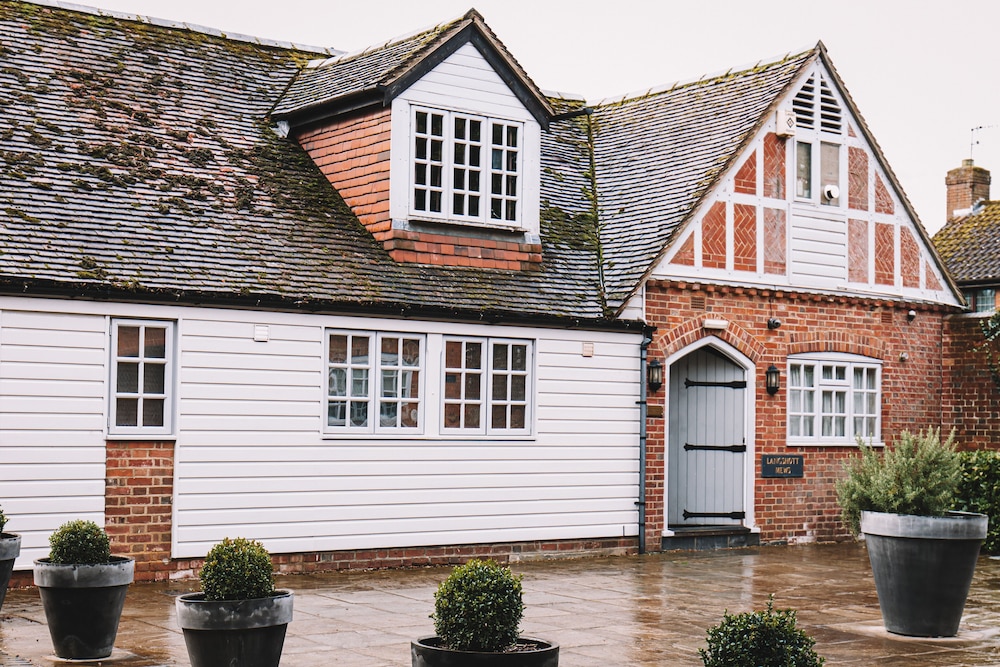 Langshott Manor 63/76
