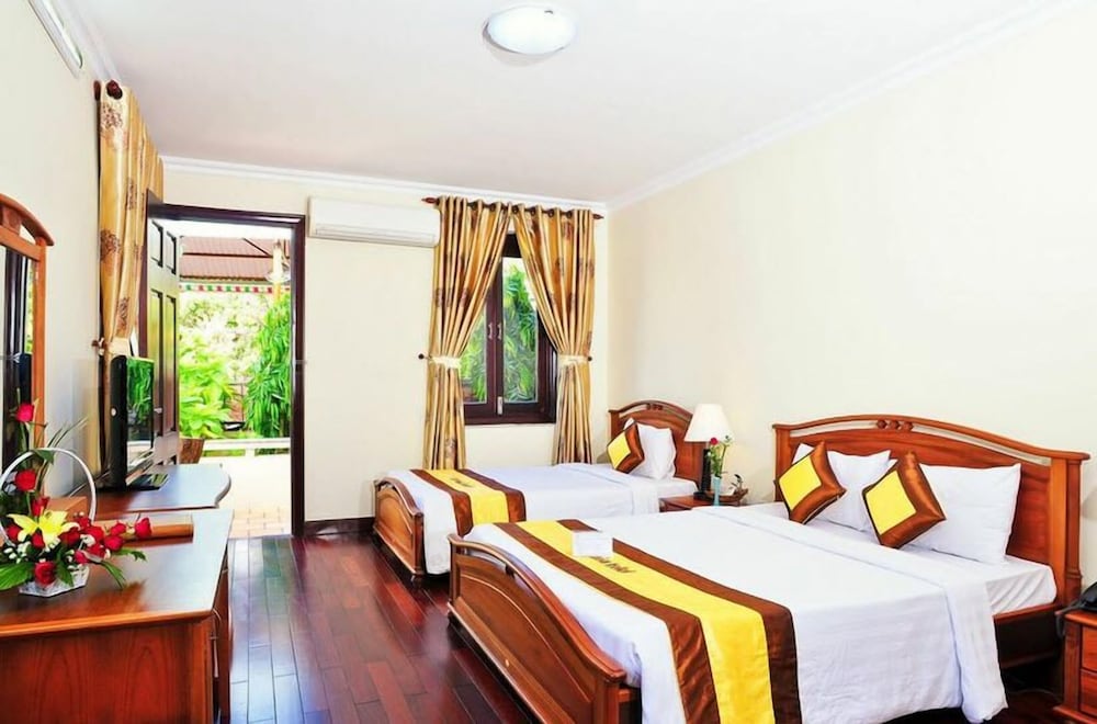 Beachfront Hotel 33/57