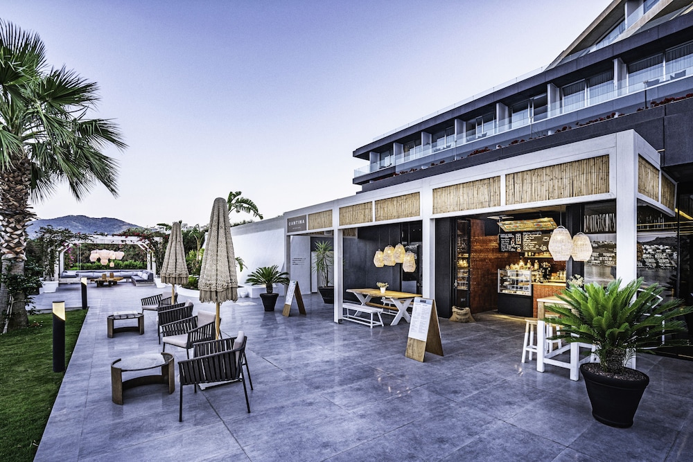 Cape Bodrum Luxury Hotel Beach in BODRUM
