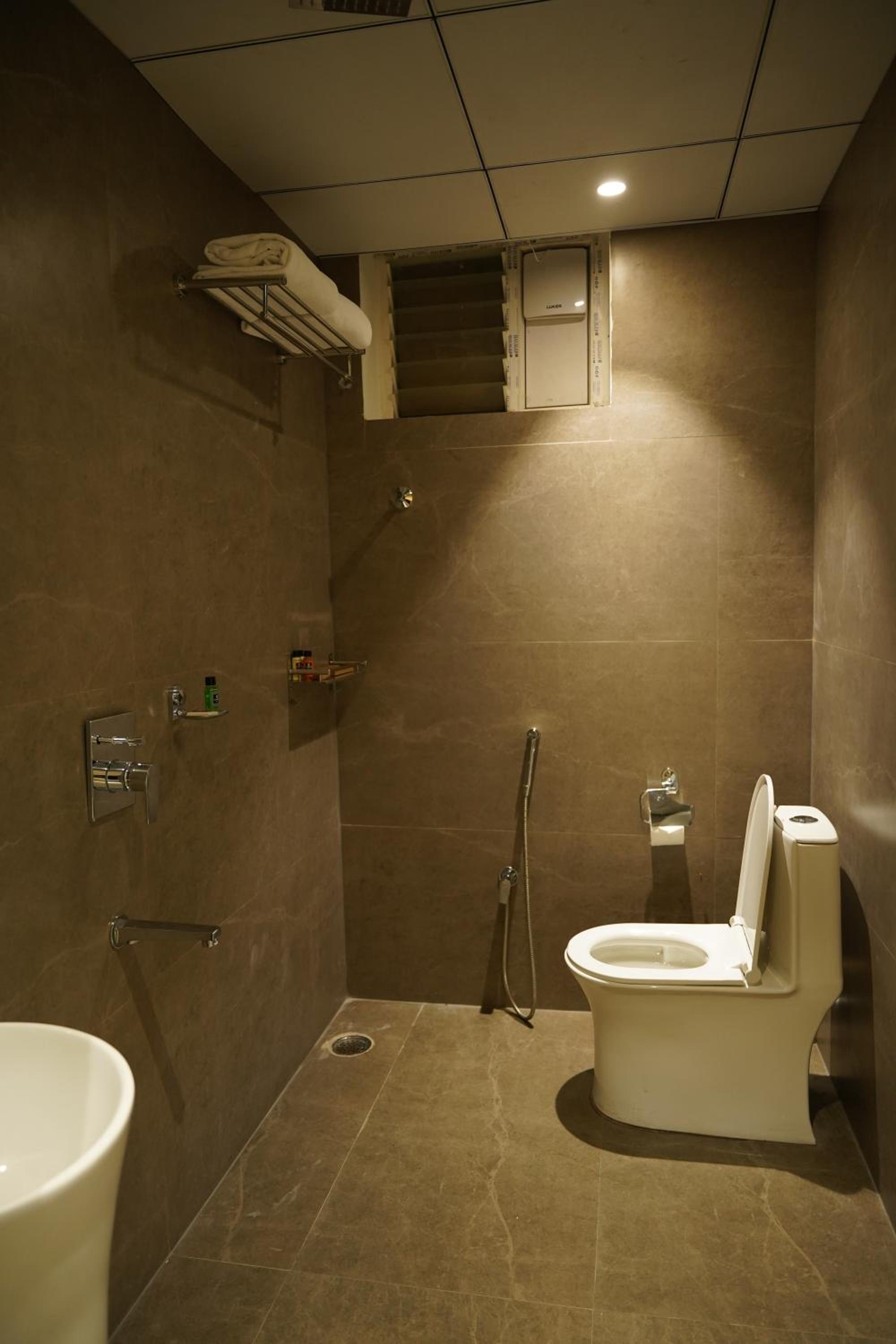 Clarion Hotel Hyderabad 35/36