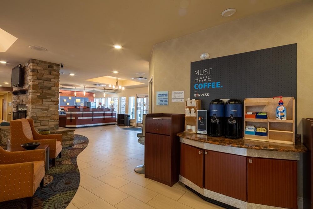 Holiday Inn Express Hotel And Suites Pittsburgh Airport 53/64