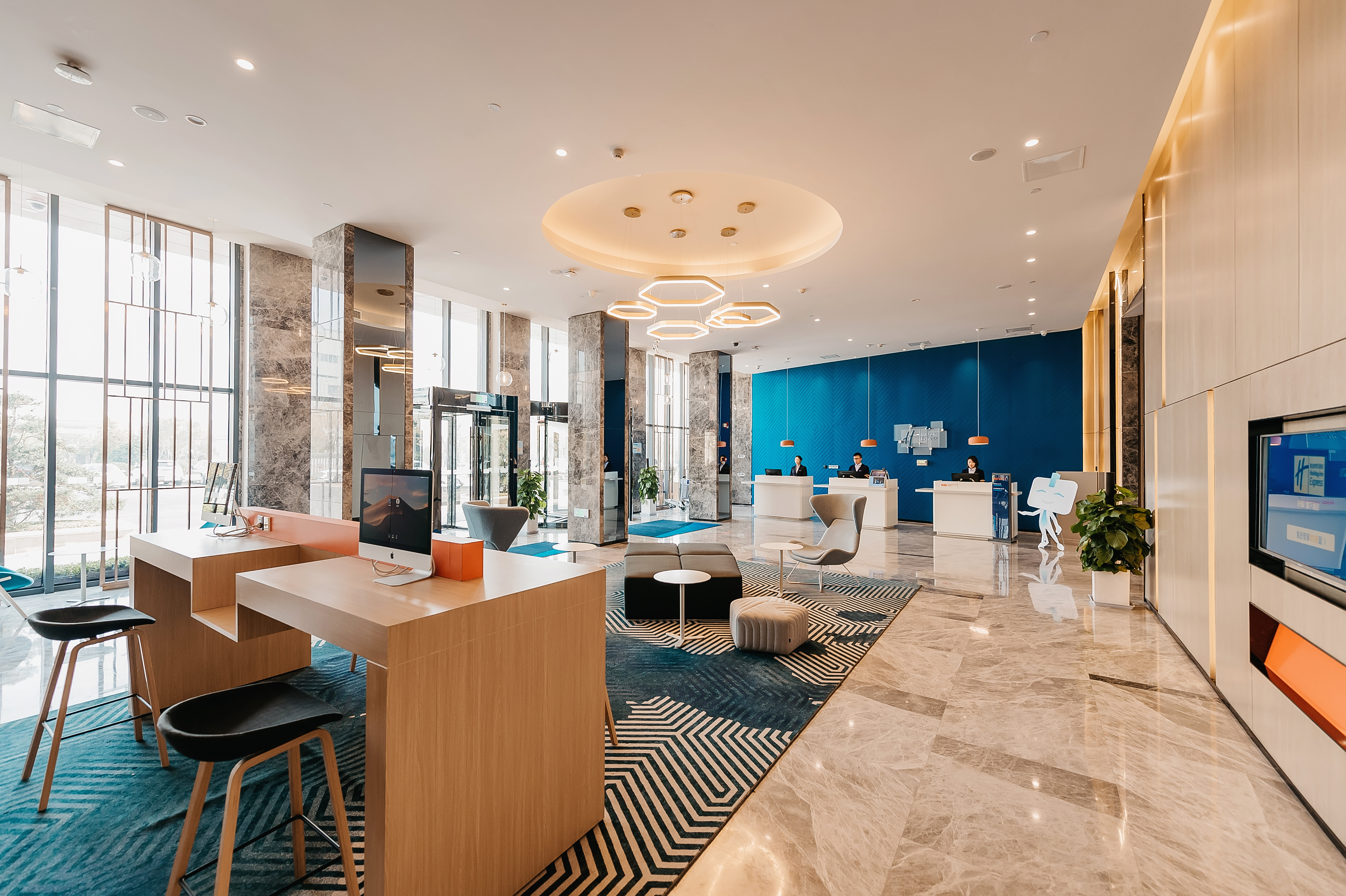 Holiday Inn Express Taizhou Cmc 17/24