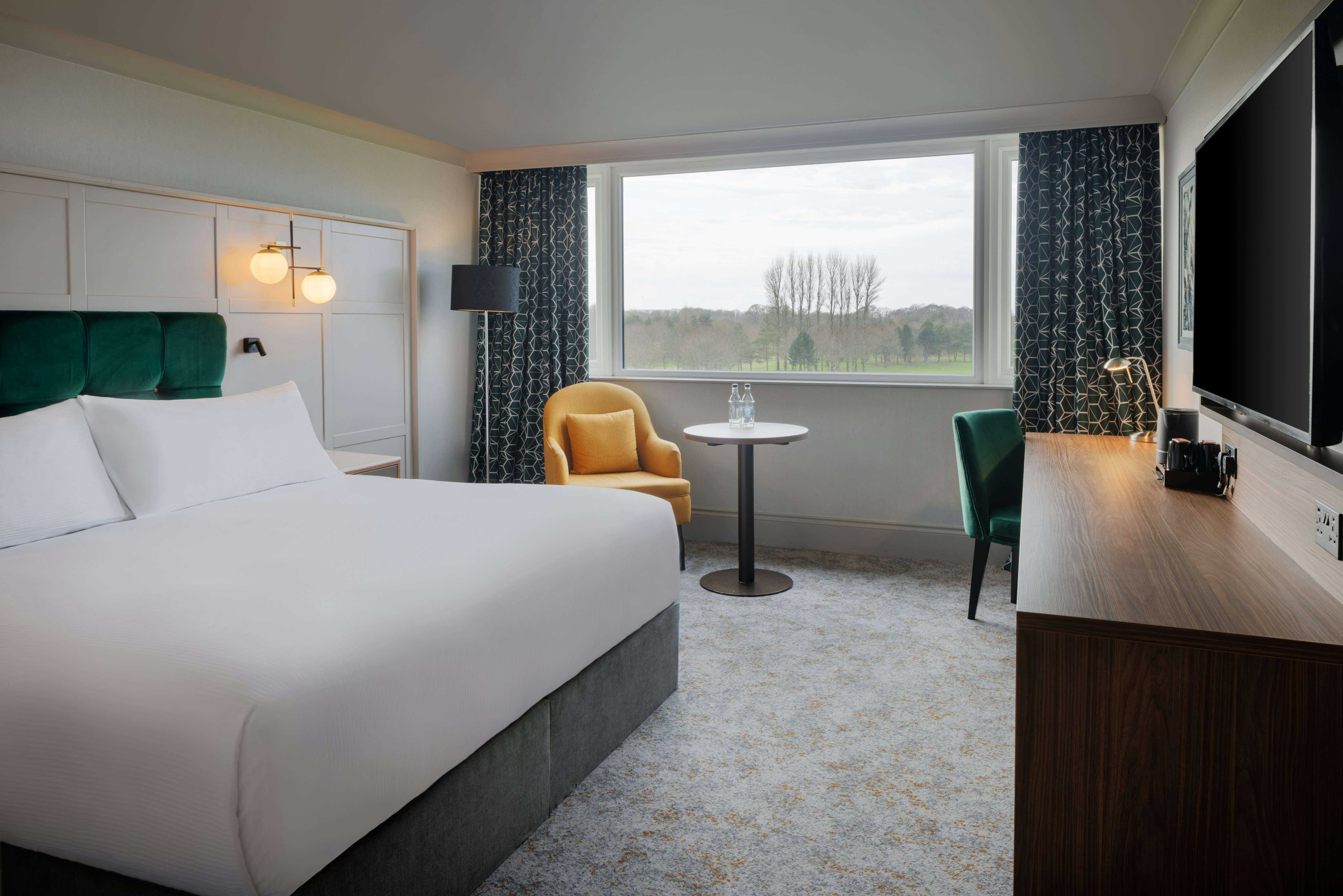 Deluxe, King Bed, Golf Course View