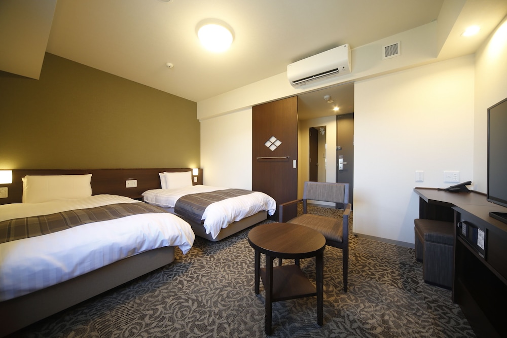 Moderate, Twin Beds