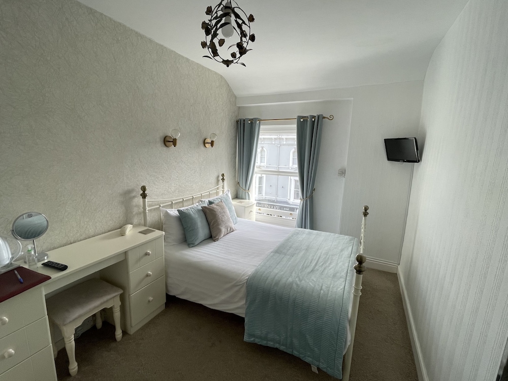 Lynton House 10/50