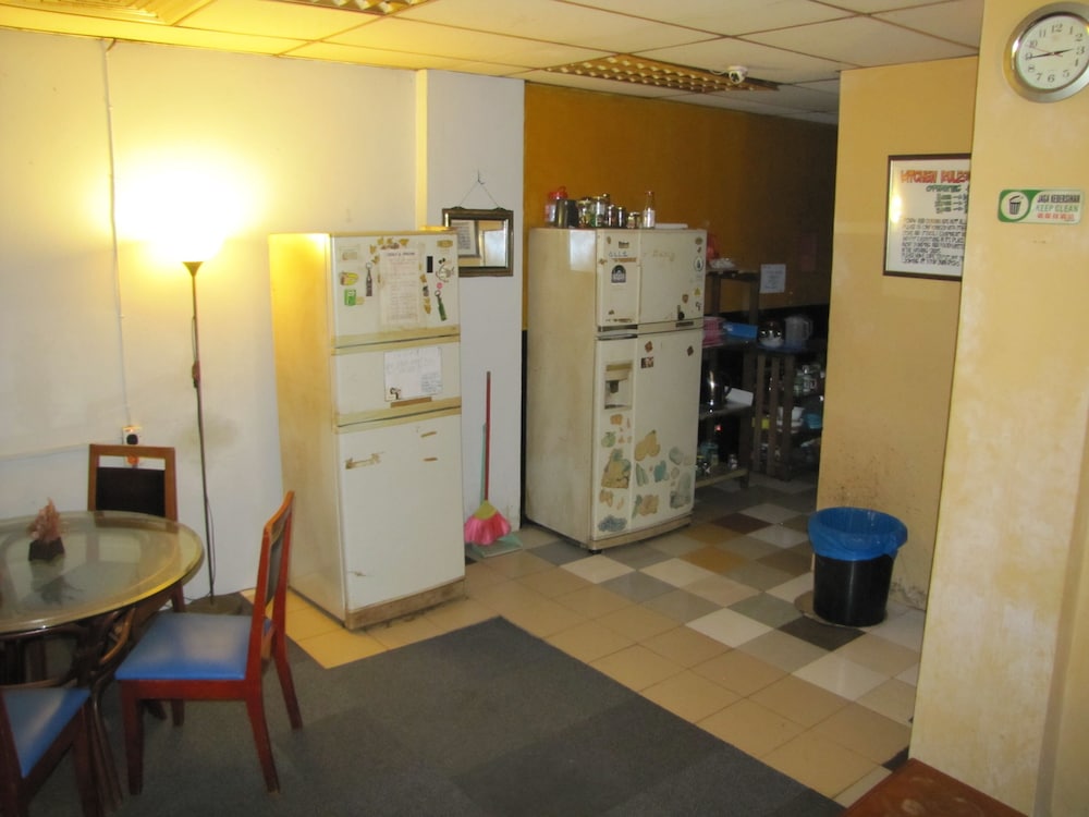 OASIS GUEST HOUSE 24/43