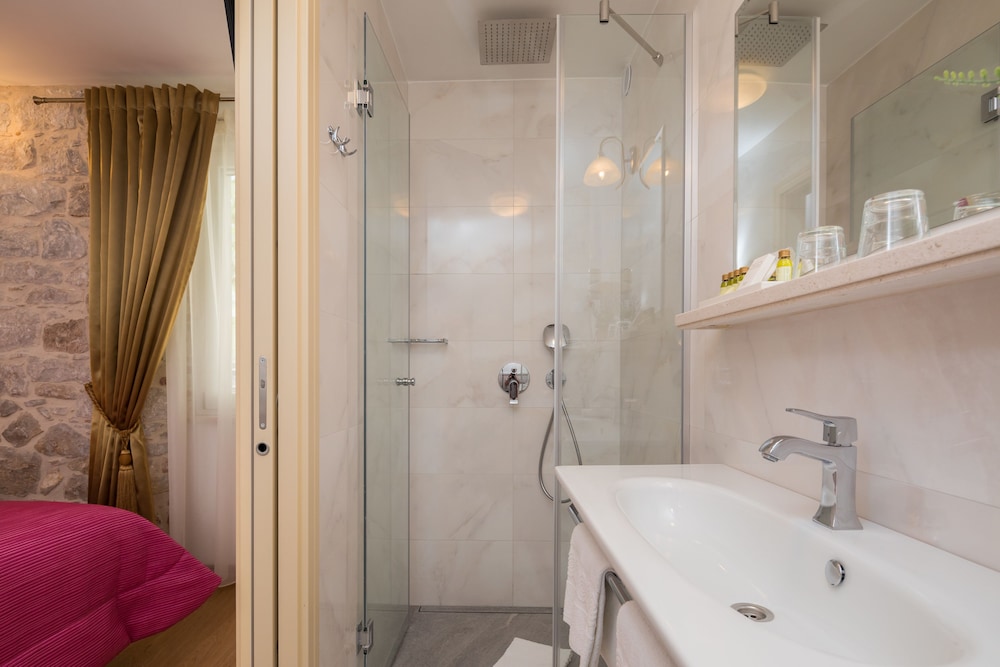 Priska Heritage Rooms 42/50