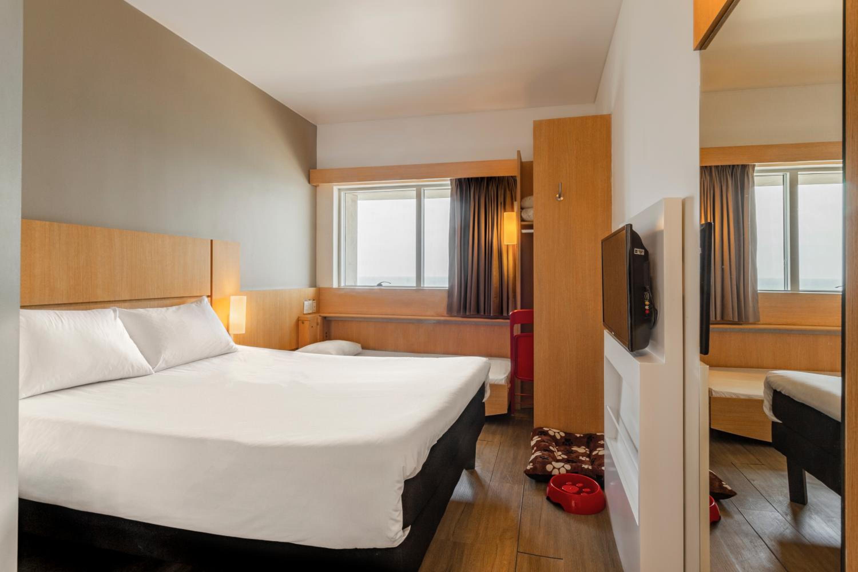 STANDARD, 1 DOUBLE AND 1 SINGLE BED
