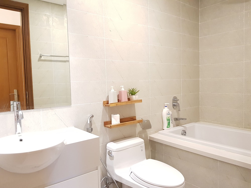 The Berry Luxury Serviced Apartment 50/50