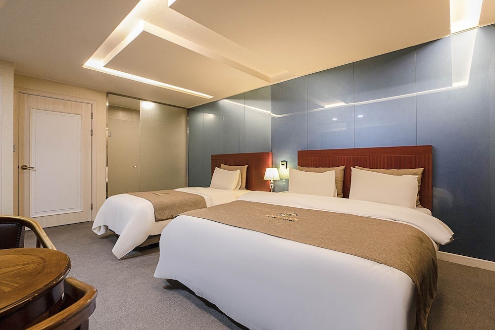 Amourex Hotel 9/49