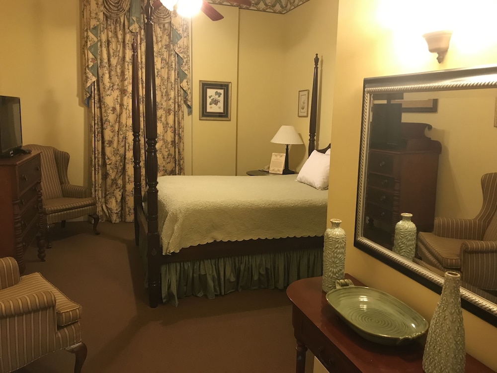 The Guest House Historic Mansion 29/73