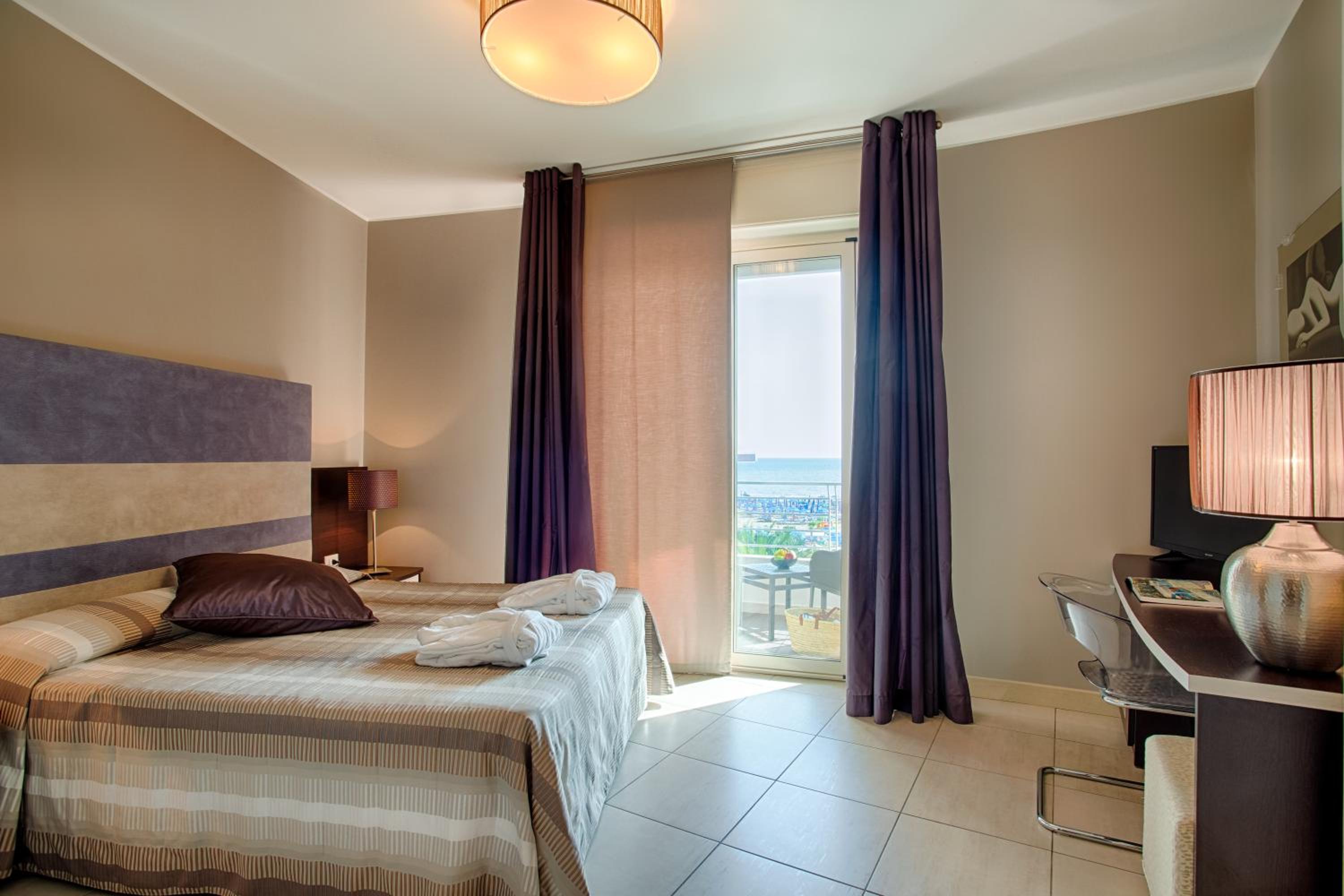 Connecting, Double Bed, Lateral Side Sea View