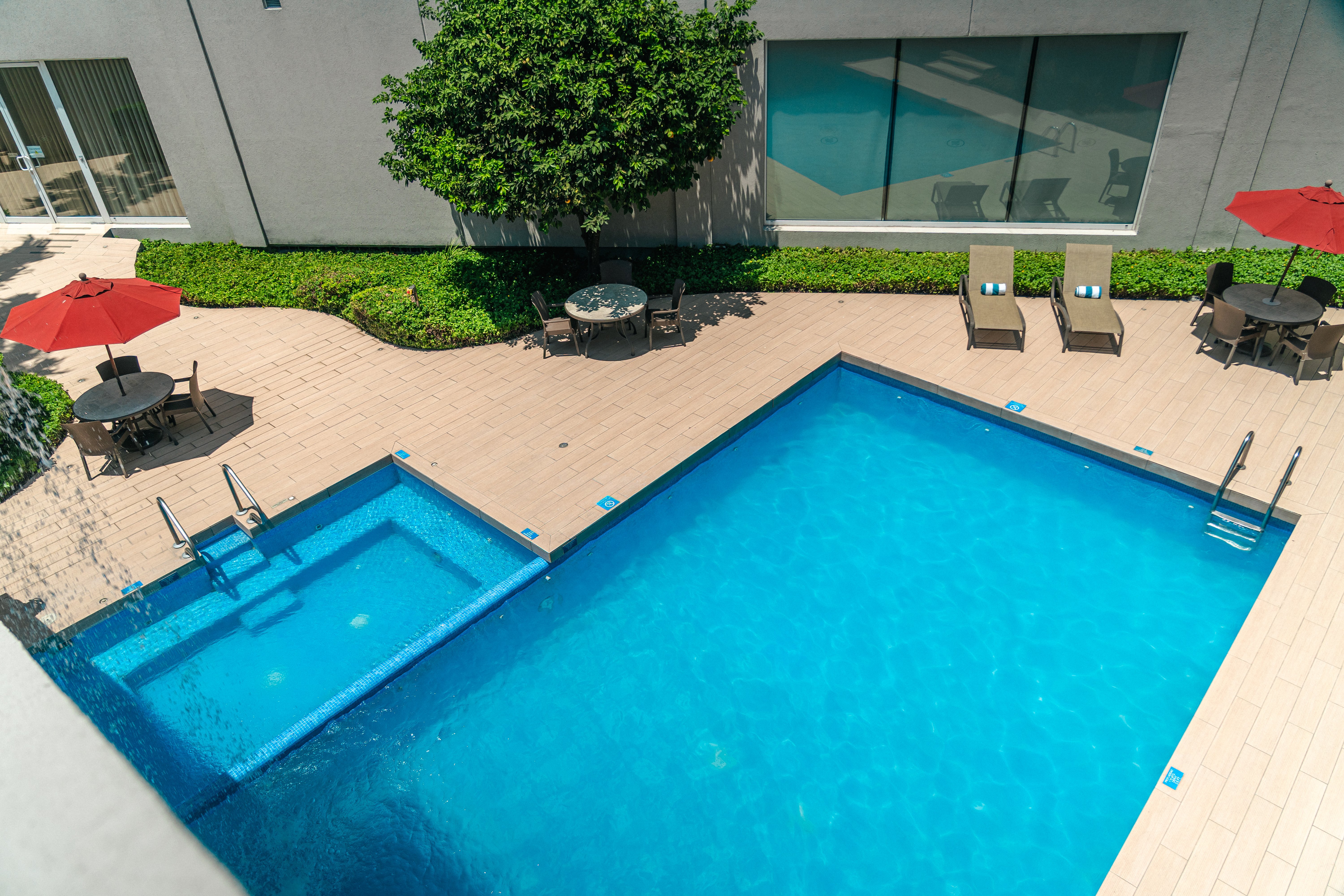 CROWNE PLAZA MONTERREY AEROPUERTO 73/75