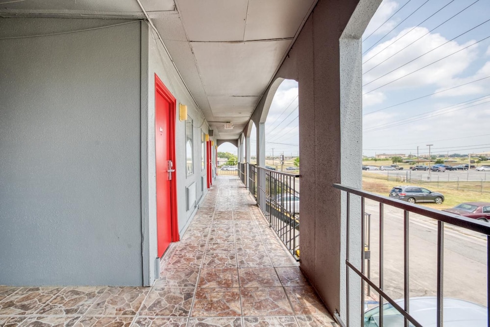 OYO Hotel San Antonio Lackland Air Force Base West 26/44