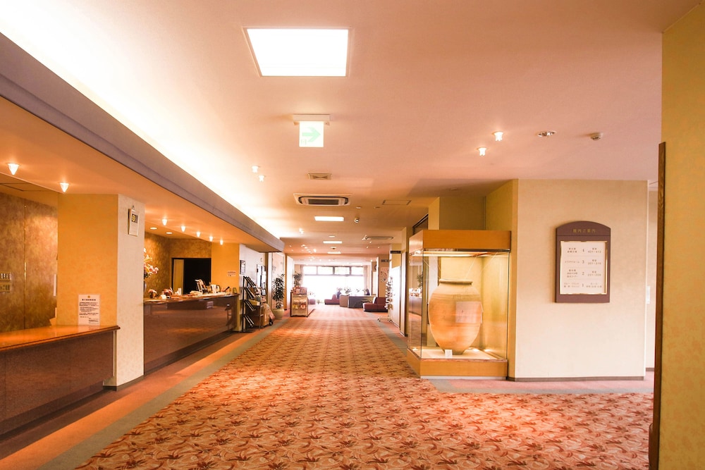 Ayaha Lakeside Hotel 4/18