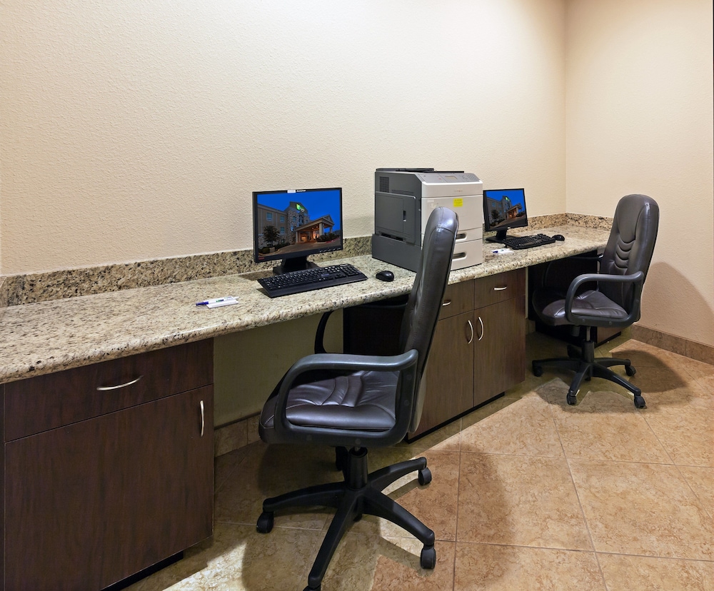 Holiday Inn Express Hotel And Suites Brady 42/47