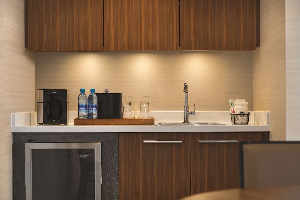 Coast Edmonton Plaza Hotel 6/41