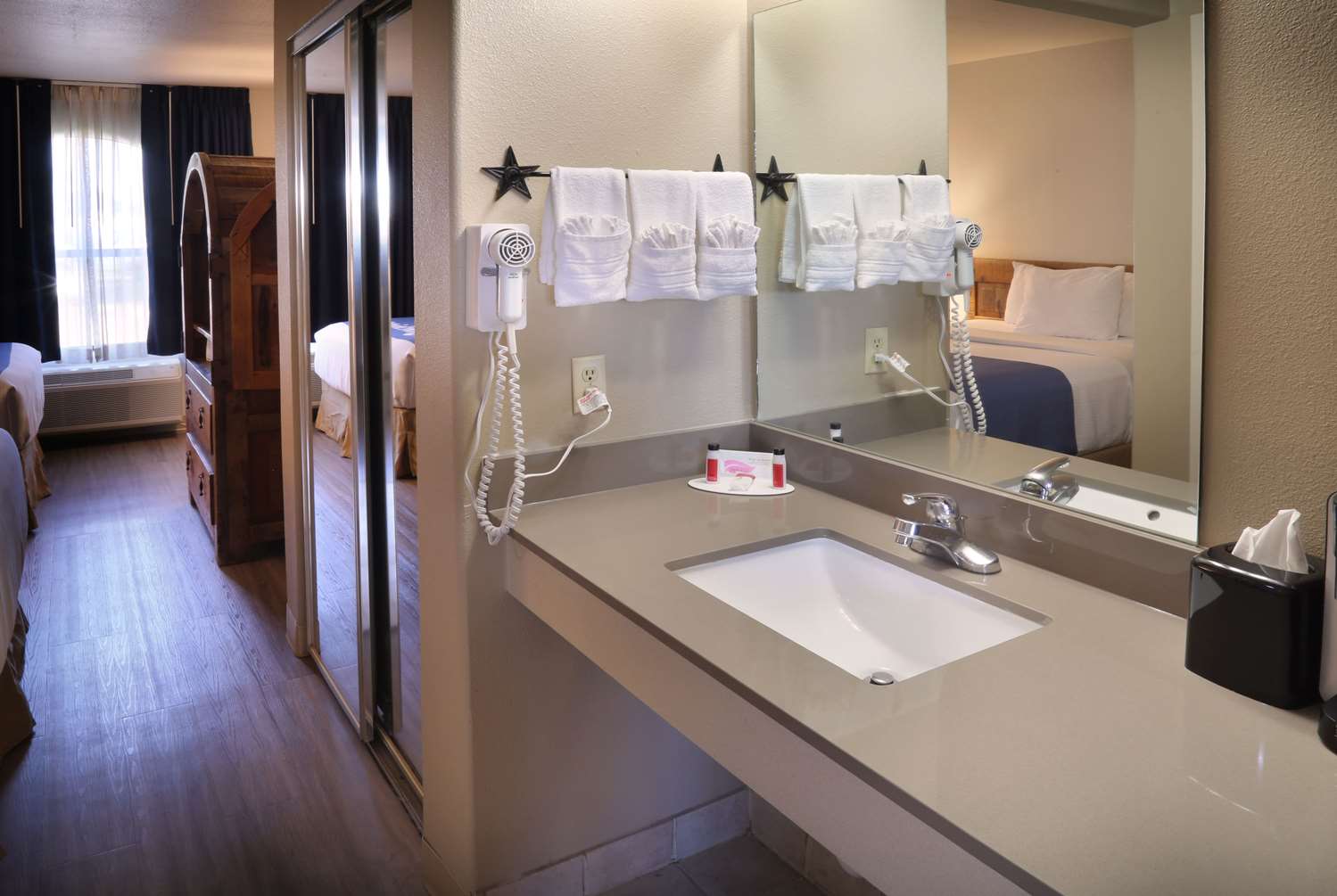 Days Inn Suites Llano 35/36