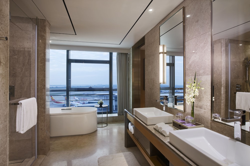 Hyatt Regency Shenzhen Airport 66/69