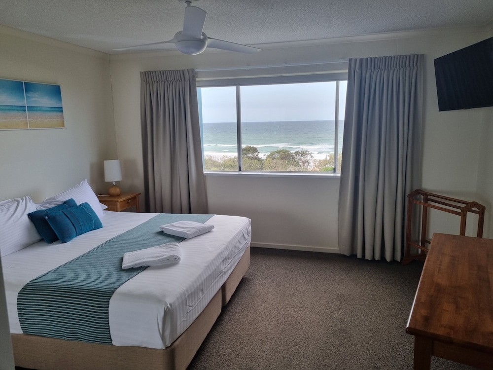 3 BEDROOMS, APARTMENT, TOP FLOOR