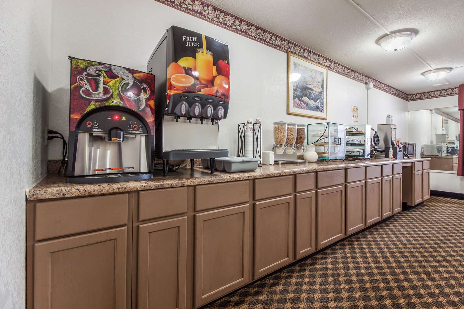 Econo Lodge Lexington, NE 7/44
