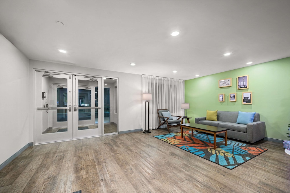WoodSpring Suites Dearborn - Detroit 22/34