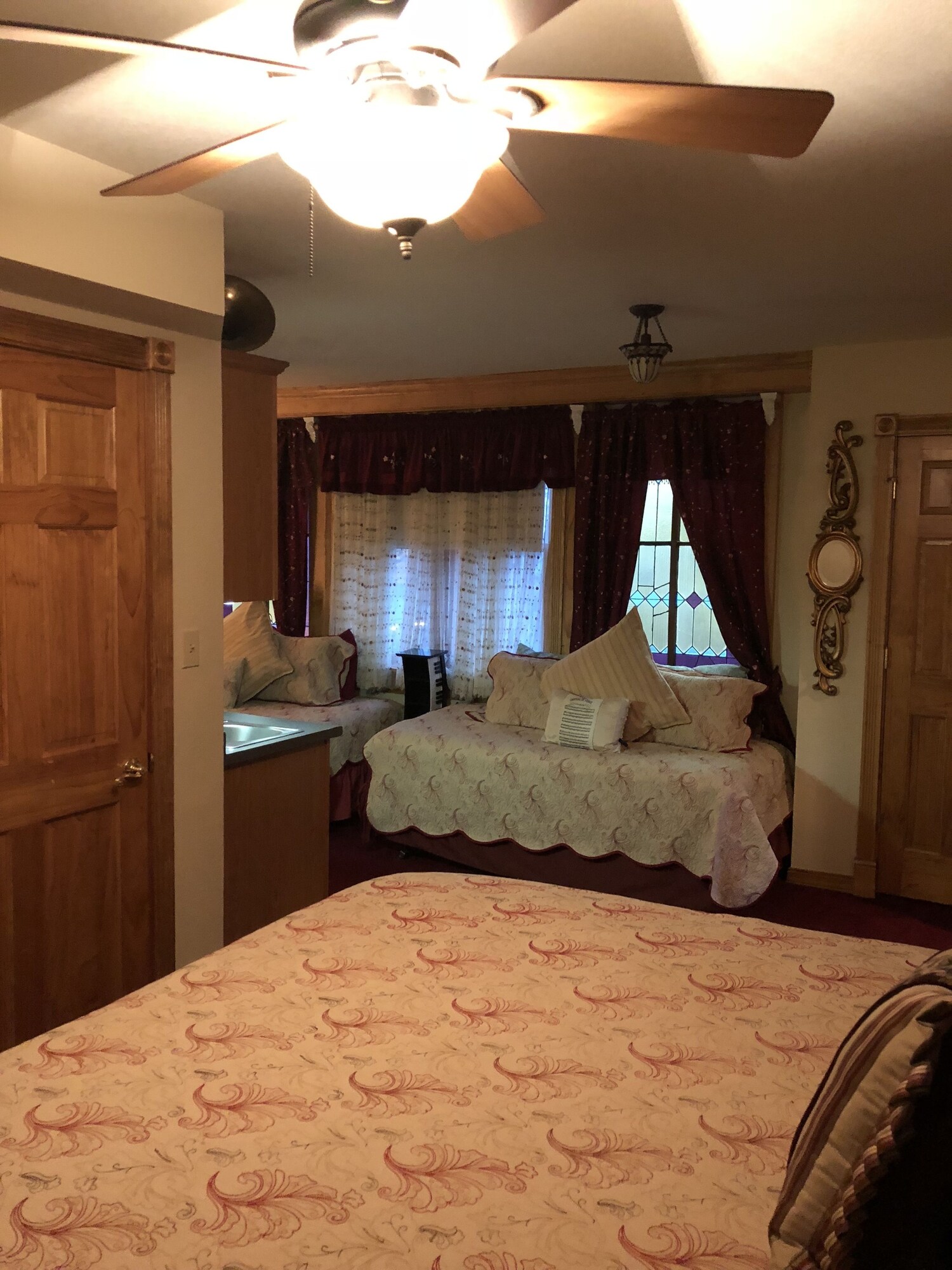 Lodge, 1 King and 1 Single Beds