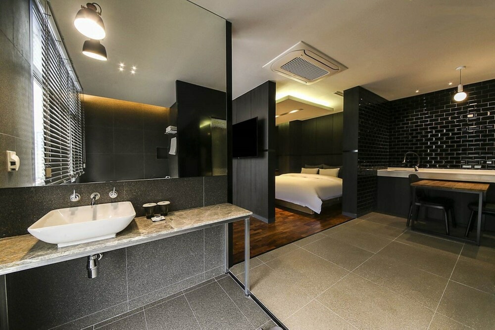 Yeoubi Hotel 24/61