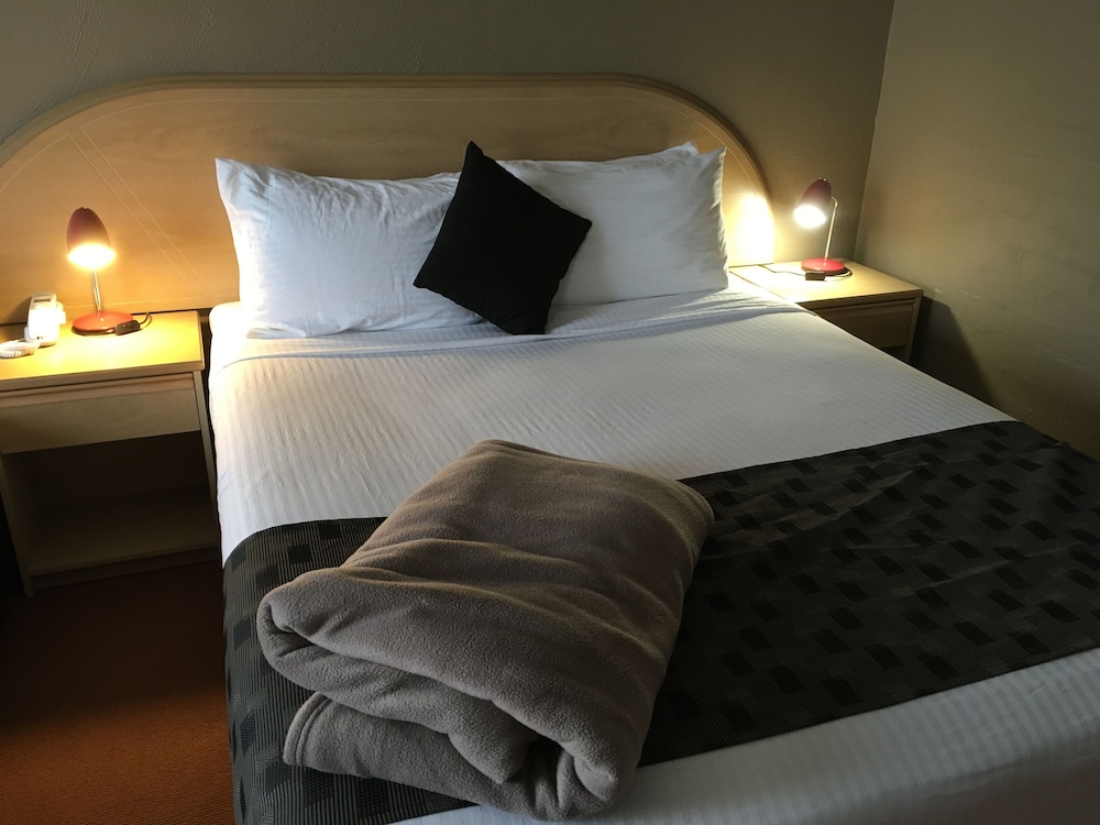 The Statesman Hotel 13/32