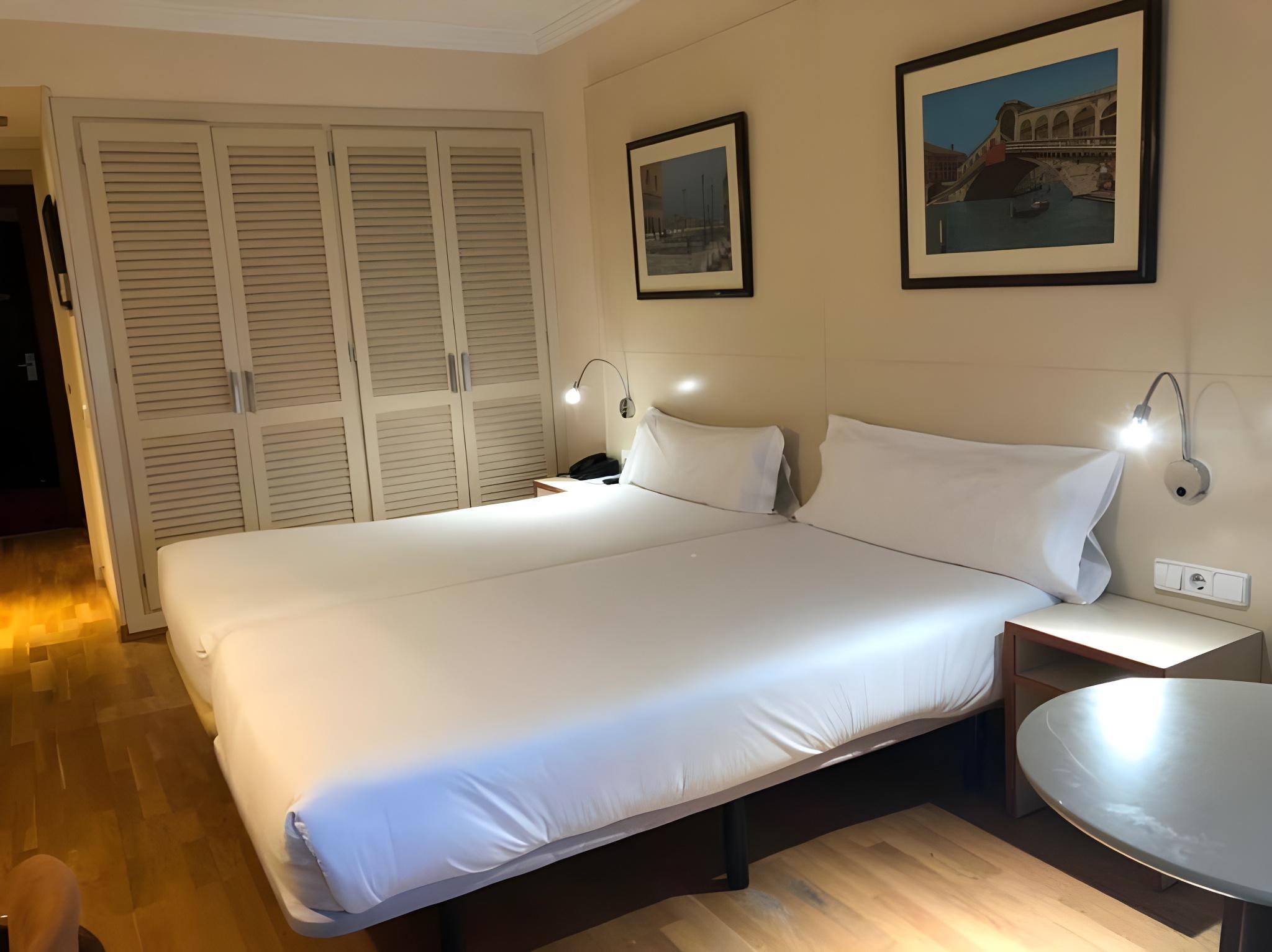 Standard, 2 Double Beds