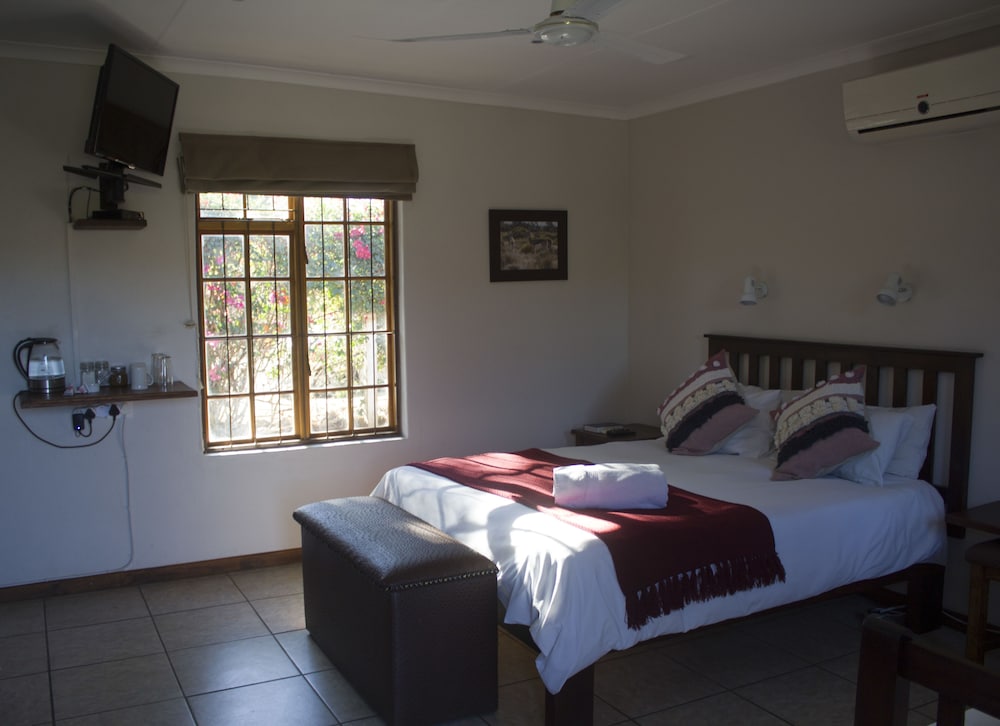 Aan Die Oewer Guest House 18/42