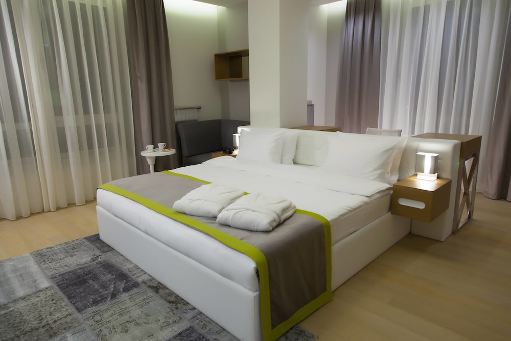 2 BEDROOMS, PREMIUM, APARTMENT, CITY VIEW, KITCHEN
