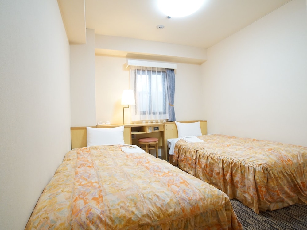 RENOVATED, TWIN BEDS, SMOKING