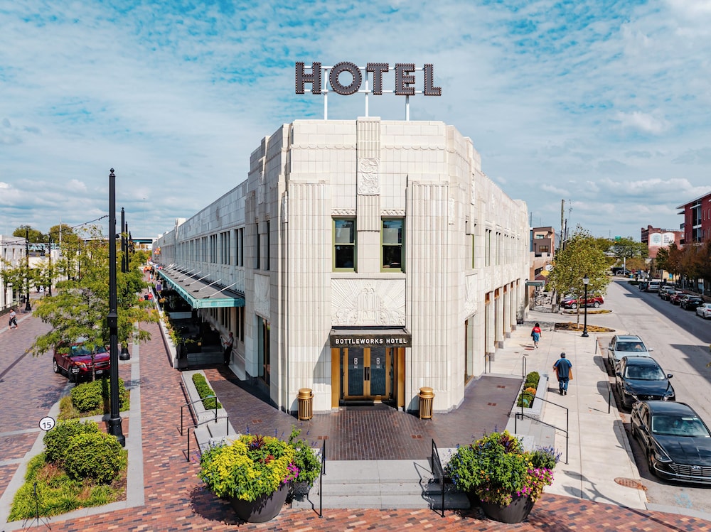 Bottleworks Hotel 2/70